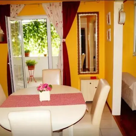 Apartment 20 Meters From The Jesenice (Split-Dalmatia)