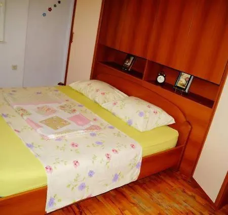 Apartment 20 Meters From The Jesenice (Split-Dalmatia)